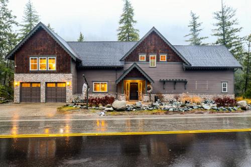 Leavenworth House | 'White Water Lodge' Luxe Leavenworth Vacation Home