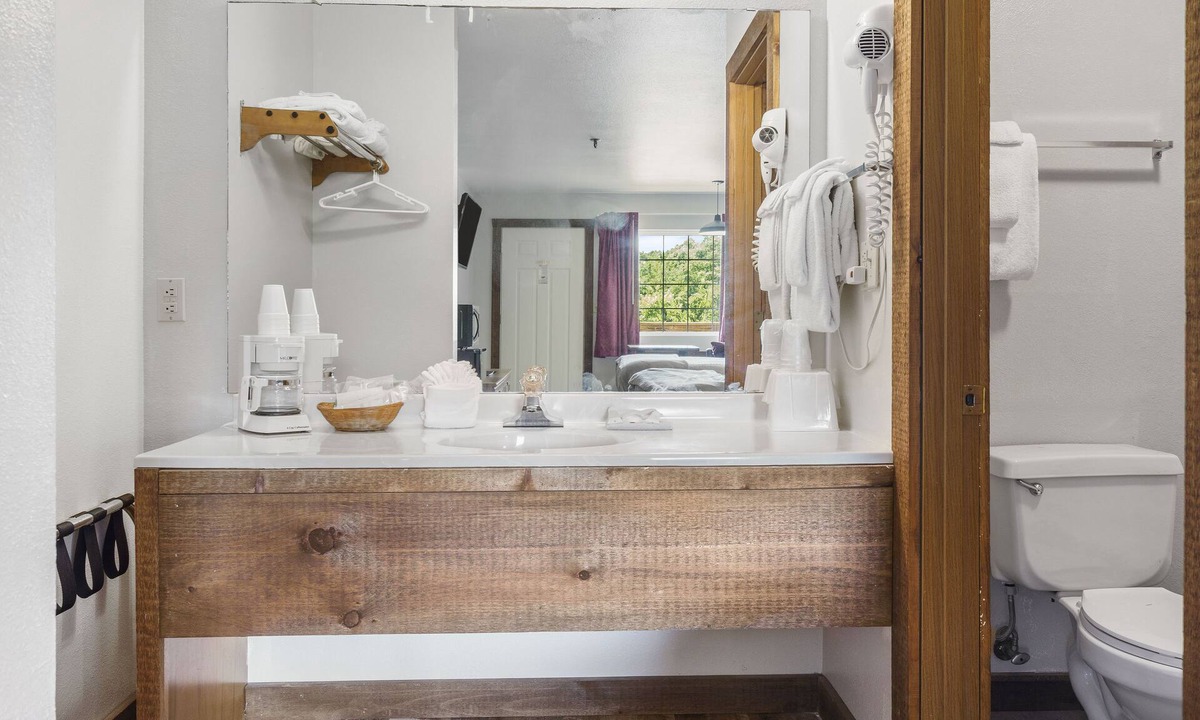 Indian Point Hotel | White Wing Lodge