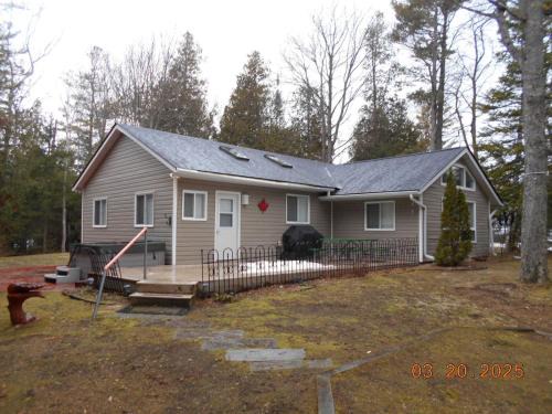 Sauble Beach House | Whitecap Near BEACH AC PET Friendly