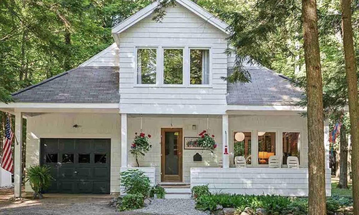 Harbor Springs Cottage | Whitehaven is Ready for Summer, Only a few dates left!