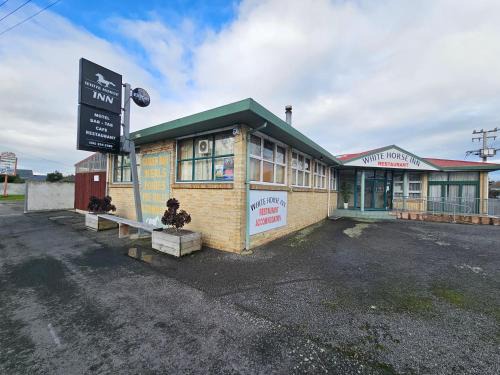 Longburn Hotel | Whitehorse Inn