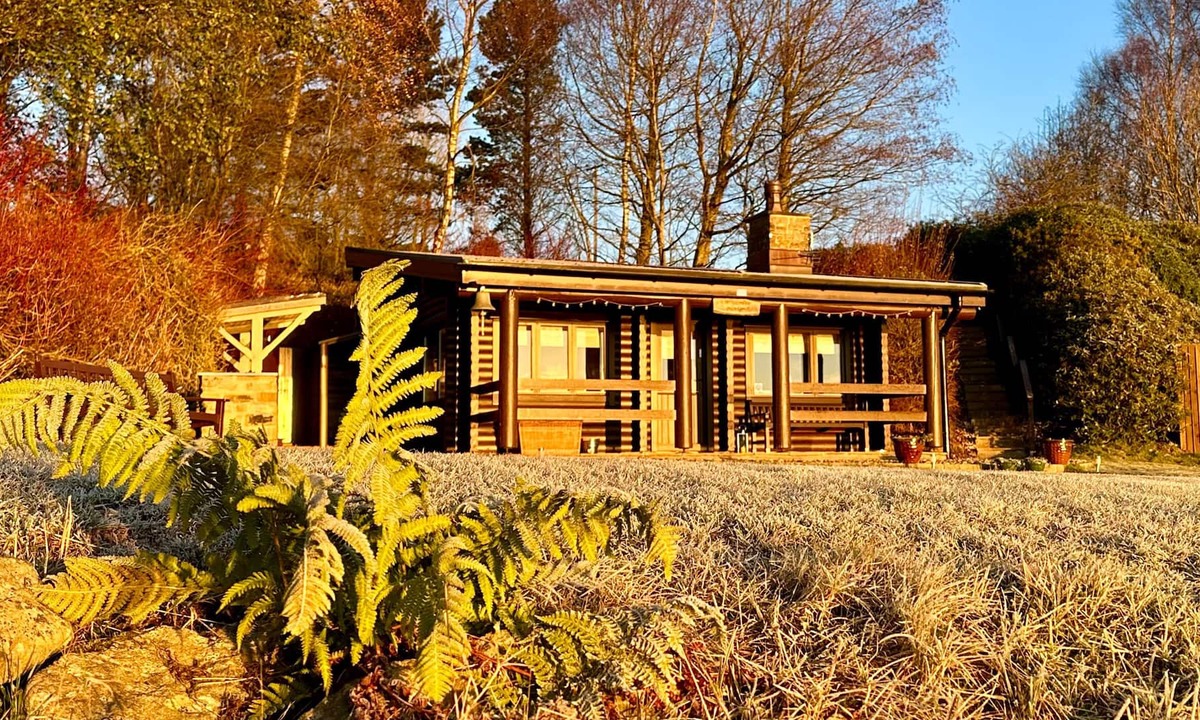 Barnoldswick Cottage | WHITEMOOR LODGE, pet friendly, with open fire in Salterforth