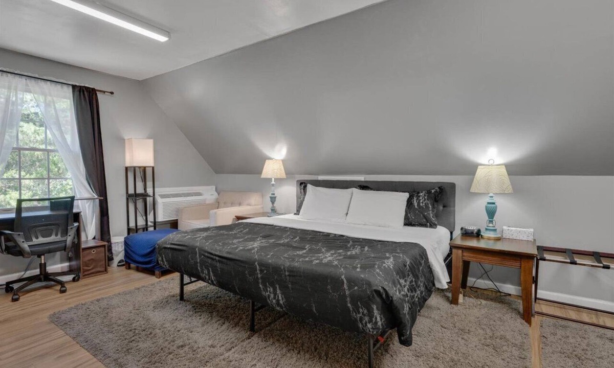 Cross-County Apartment | WhiteOak Studio @ Patterson Place/1Gig AT&T Fiber