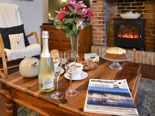 Caister-on-Sea House | Whitestones Cottage