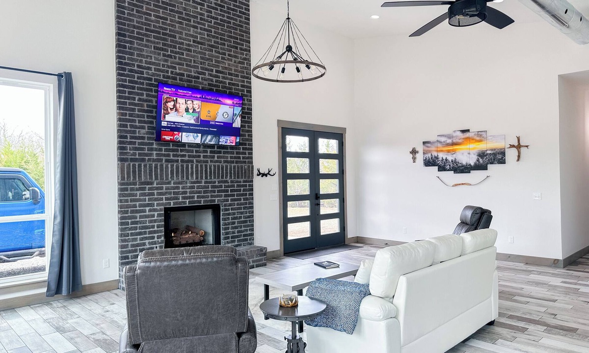 Purcell Cabin | WhiteTail Cabin with Shuffleboard, Fireplace, WiFi, South of Norman