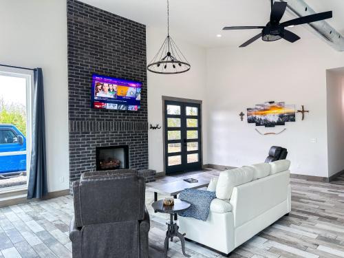 Purcell Villa | WhiteTail Cabin with Shuffleboard