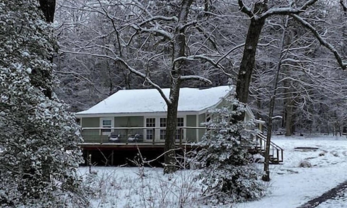 Mentone Cabin | Whitetail sleeps 6 with hot tub