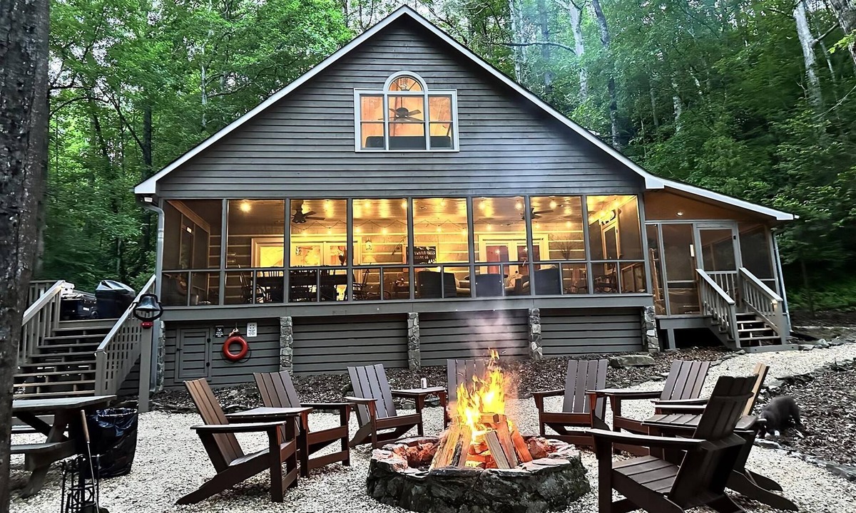 Ellijay Cabin | Whitewater Falls | Ellijay, GA