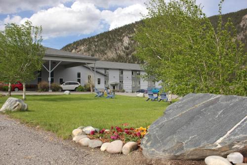 Big Sky Hotel | Whitewater Inn