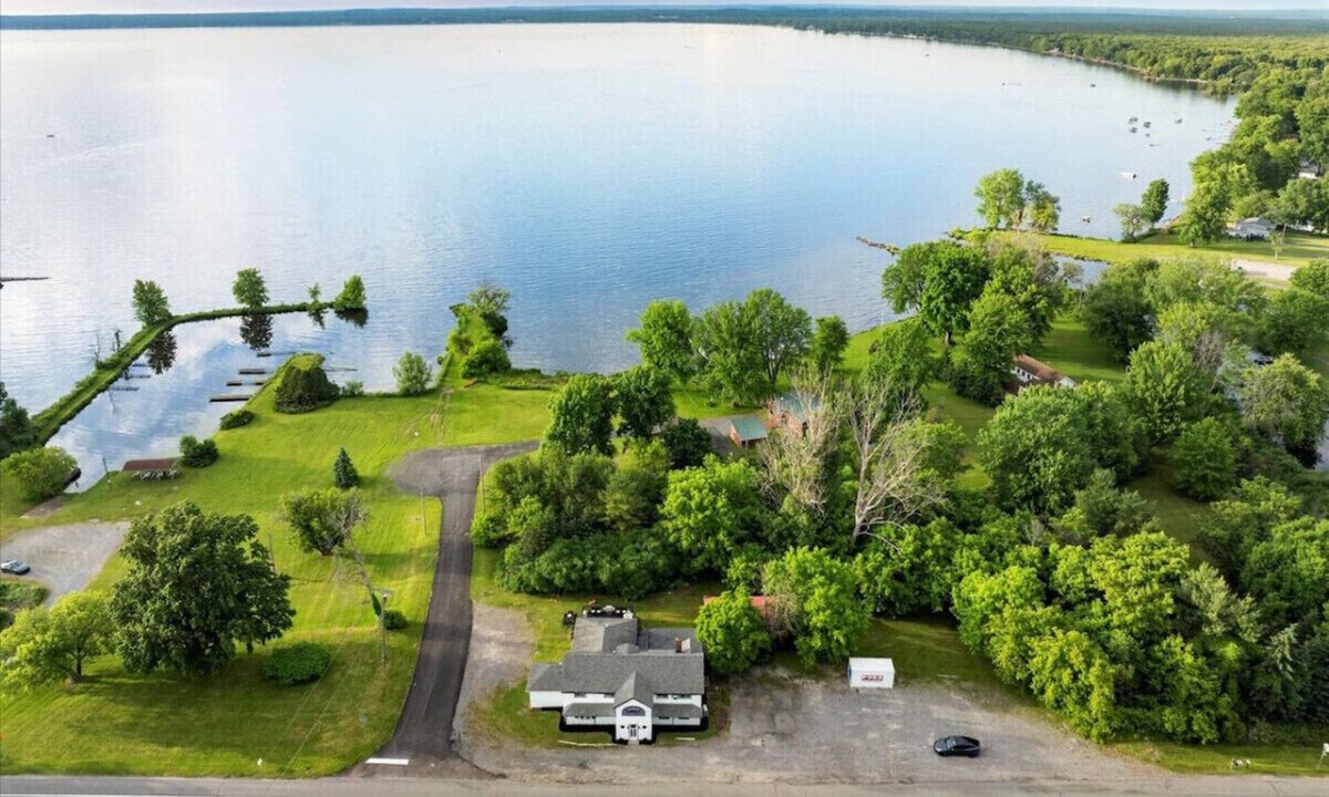 South Bay House | “Whitewaters-Main+Genoa” on Oneida Lake/Sleeps 19