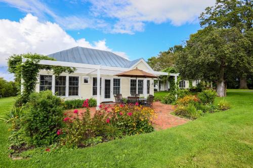 Addison Bed & Breakfast | Whitford House Cottage