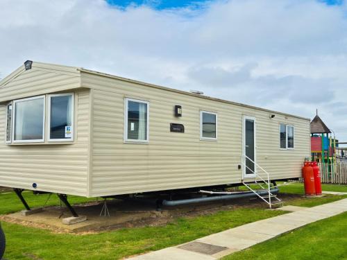 Seasalter Resort | Whitstable - 2 Bedroom Sleeps 6