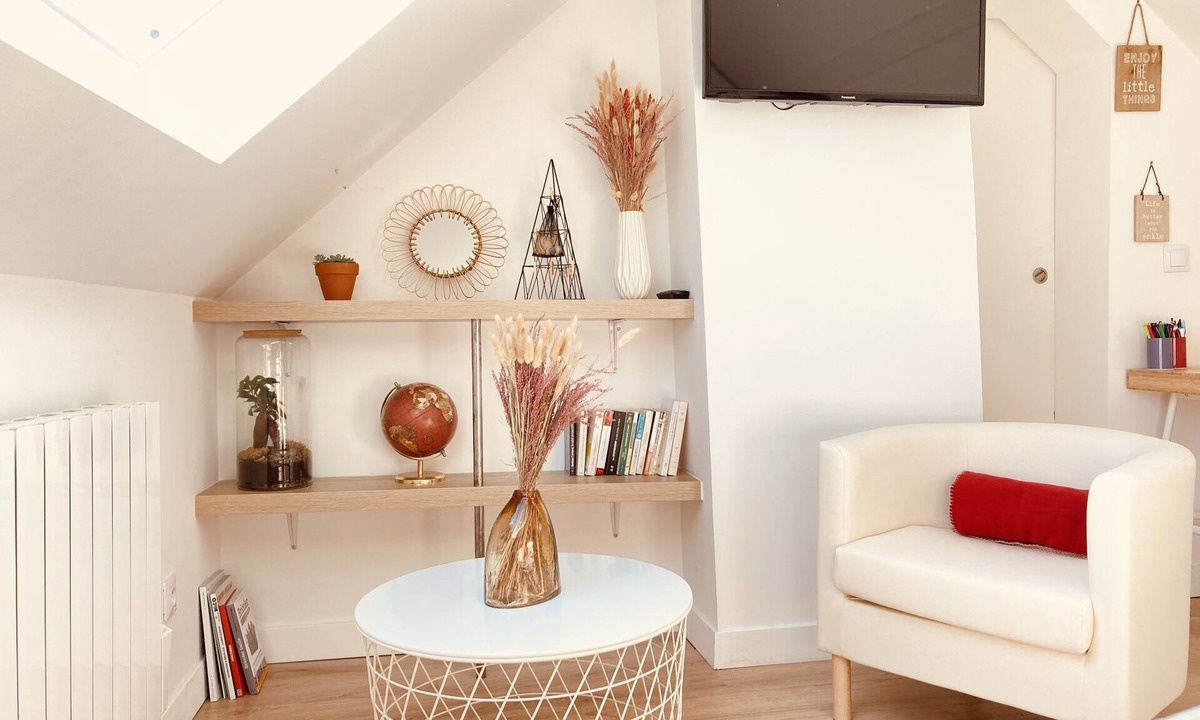 Quartier Pasteur House | Whole apartment: Under the Clouds