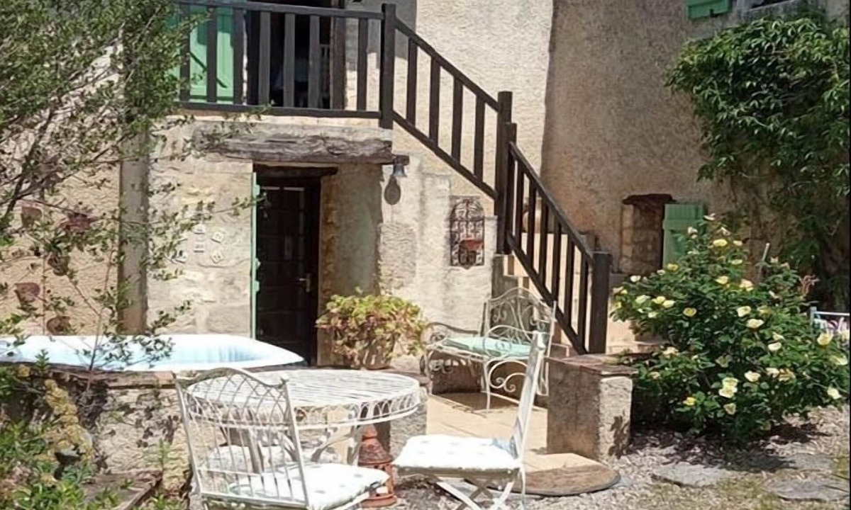Souel House | Whole cozy country cottage in South of France.