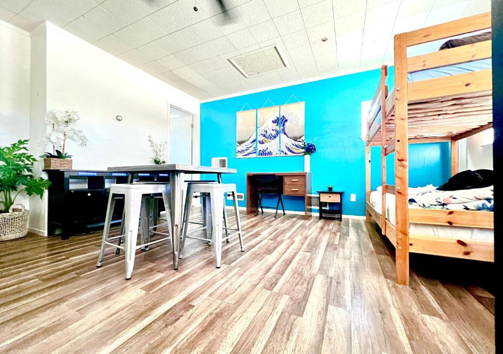 Sacramento Hostel | WHOLE Family - Rosemont