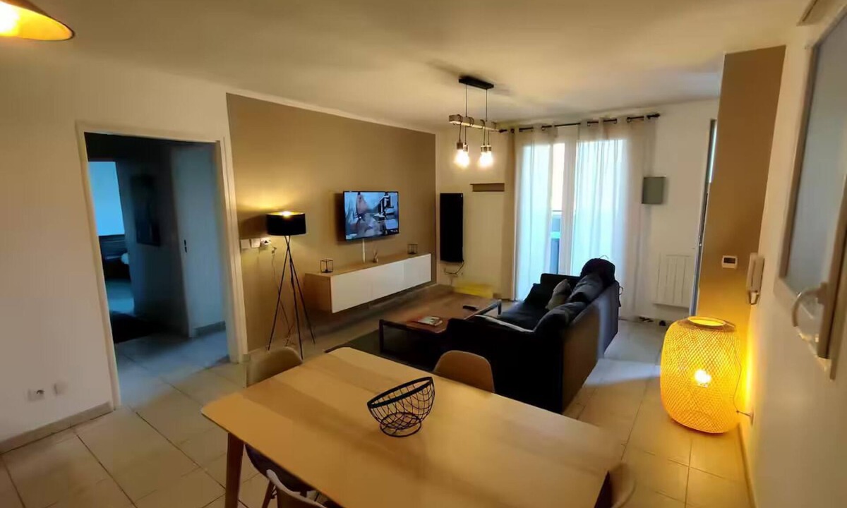 La Croix-Rouge Apartment | Whole house: apartment in residence - Marseille, France