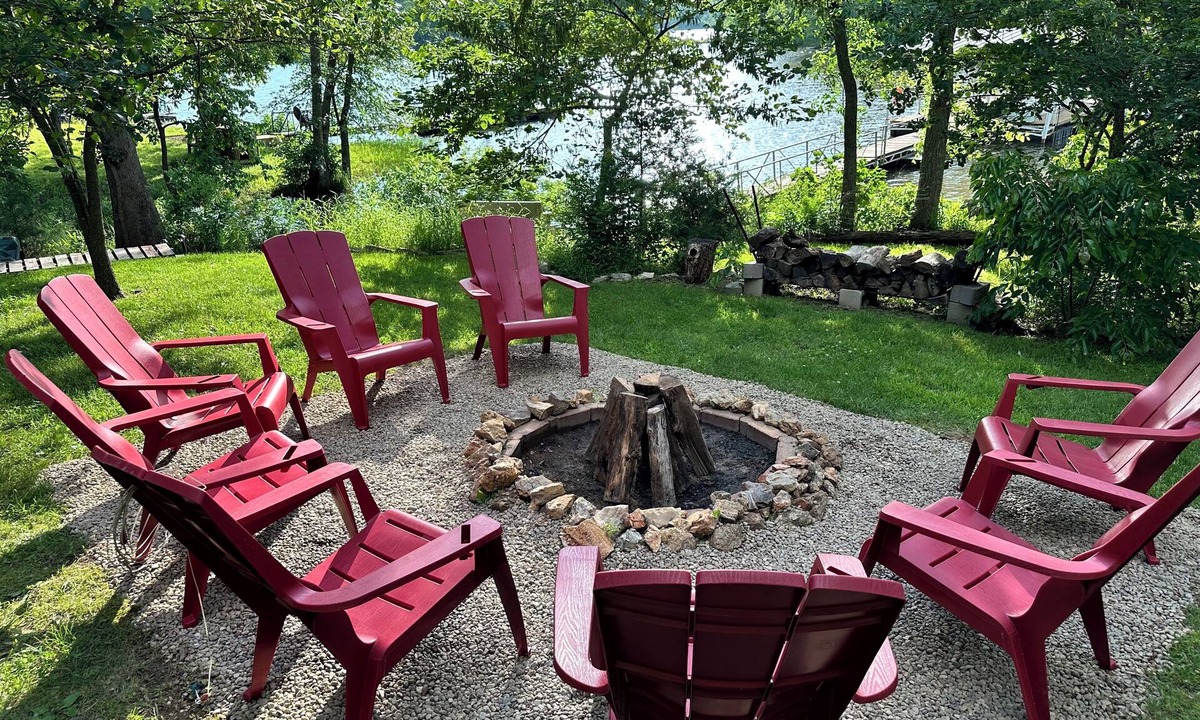 Warsaw House | Whole house on a quiet cove, Lake of the Ozarks, Family owned and operated.
