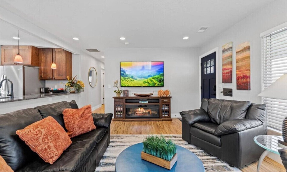 Jewell Heights - Hoffman Heights House | Whole House Relaxing Oasis by Fitzsimmons Campus