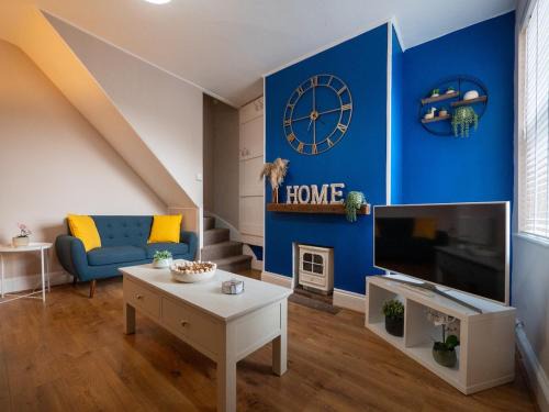 Tamworth Apartment | Whole Town House - Town centre!