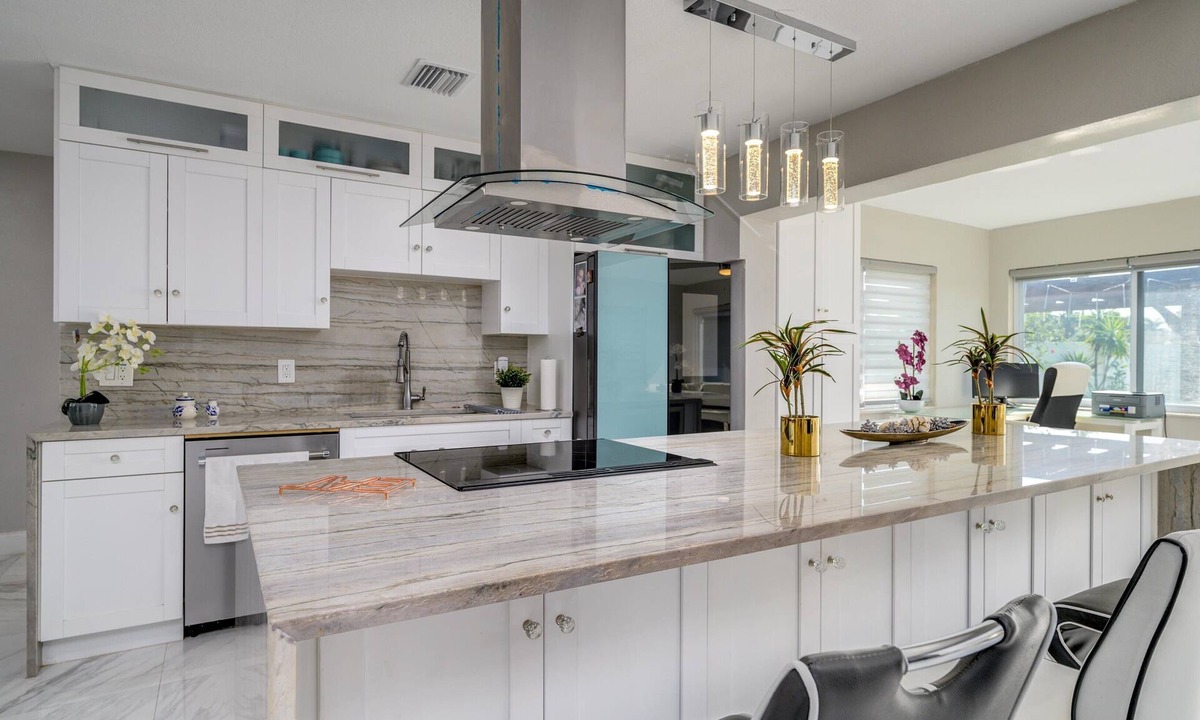 Capri Isle House | Whole Waterview island Home: Beach & sun