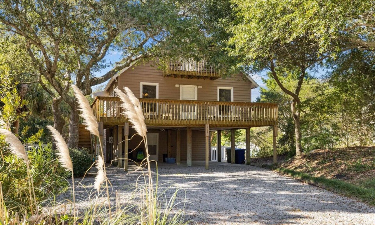 Emerald Isle House | Why Knot Getaway. Emerald Isle Oasis