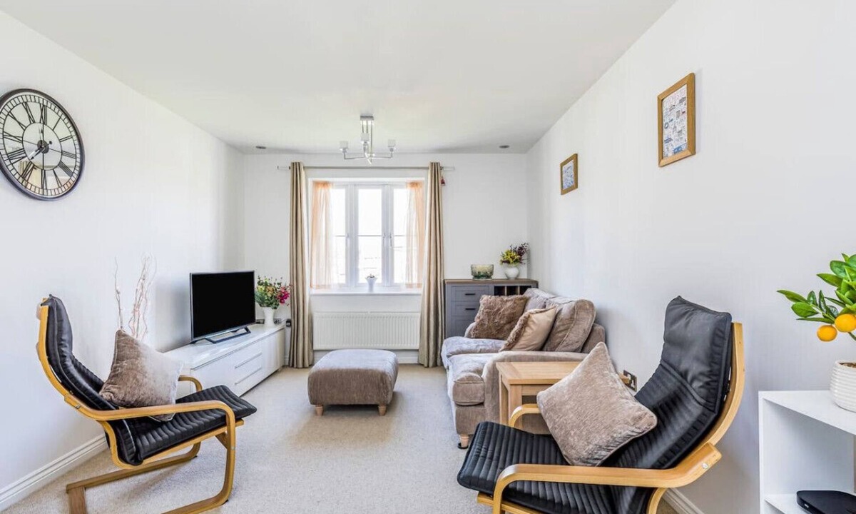 Chichester Apartment | Whyke Haven * Modern Apartment w/Private Parking