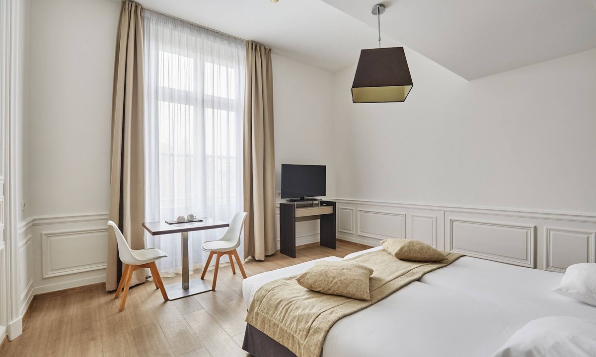 Comedie Apartment | Wi-Fi + Climatisation ! Studio spacieux au Centre