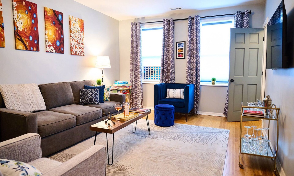 Noble Square Apartment | Wicker Park Near Downtown & Salt Shed