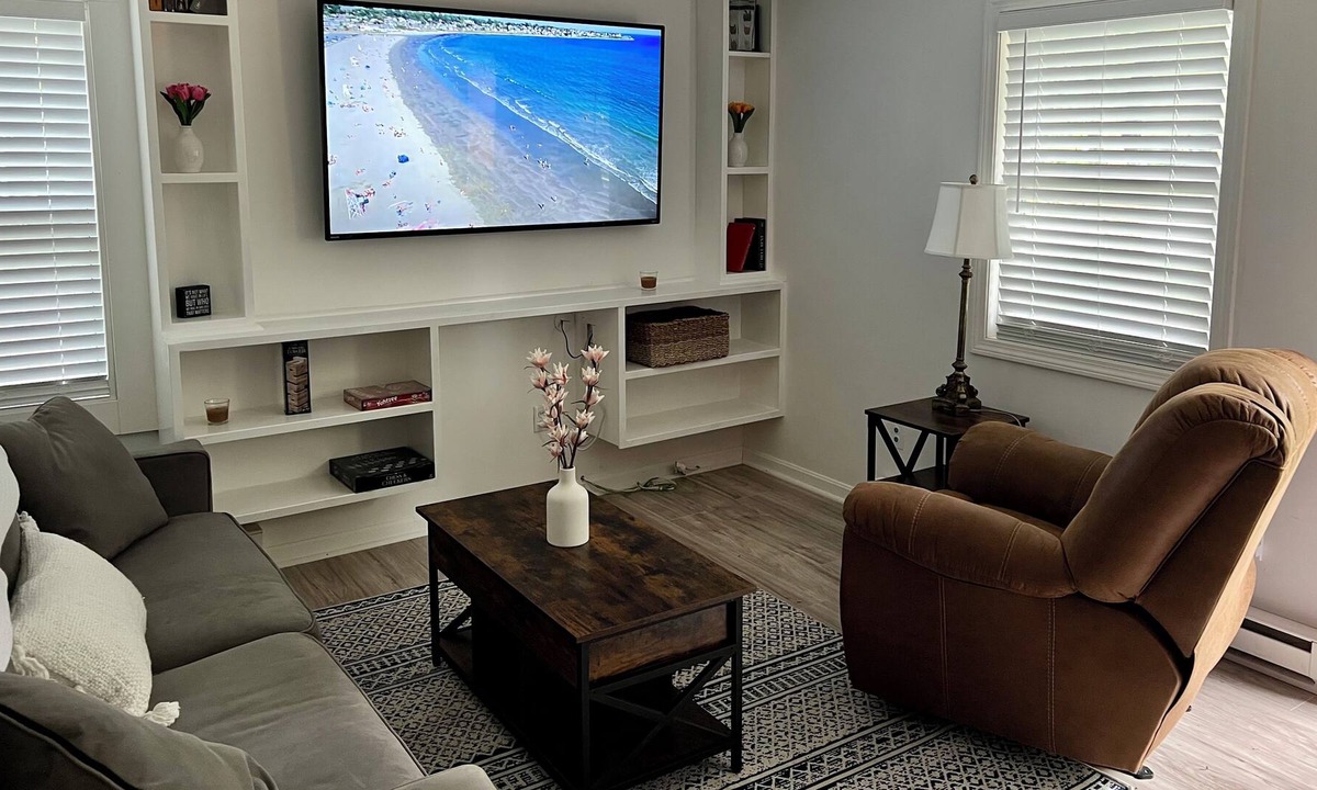 North Kingstown House | Wickford Summer Cottage