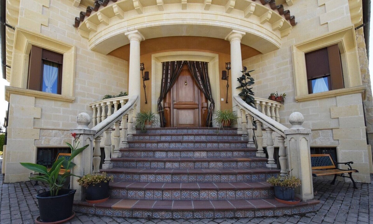 Nava de la Asuncion Ski Chalet | WIDE SPACES IN ALL YOUR STAYS