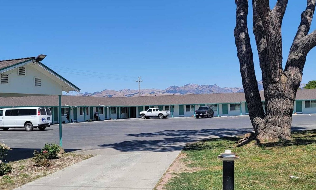 Hollister Hotel | Wiebe Motel