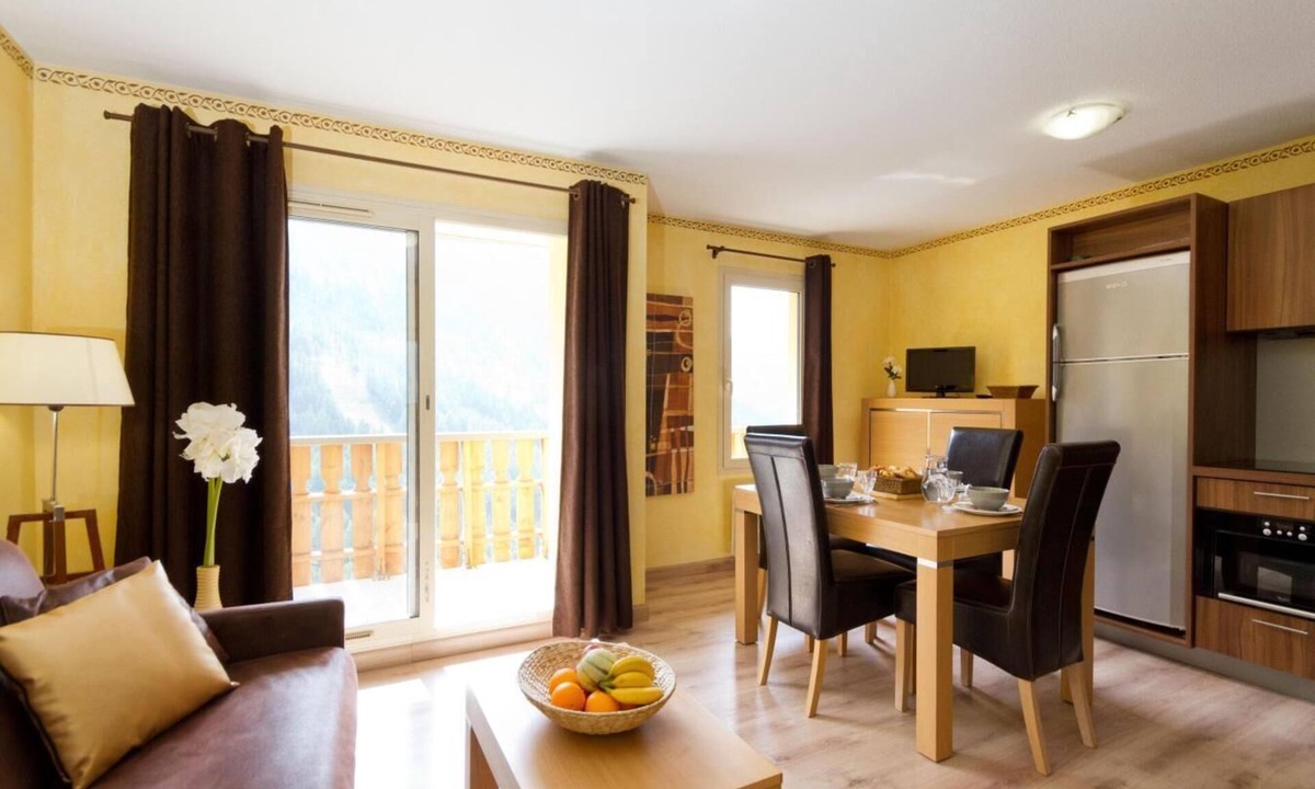 Isola Apartment | Wifi, 200m from resort center, balcony, tv, ski locker, 35m², Isola 2000