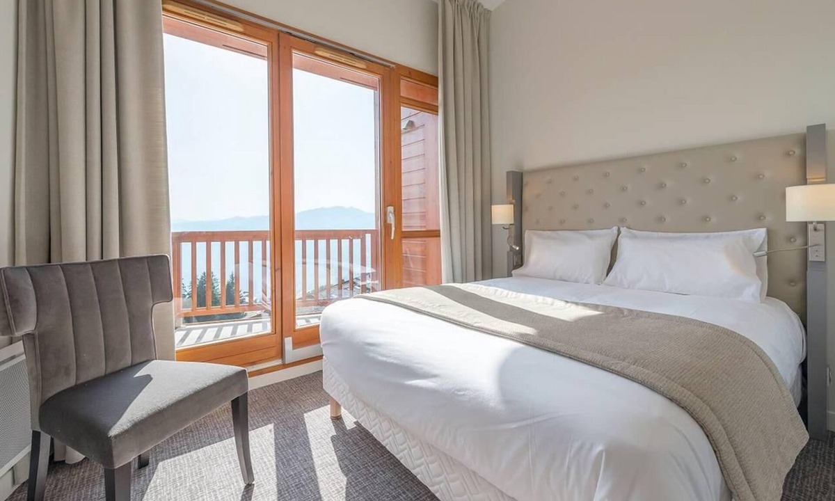 Arc-1800 Hotel | Wifi, 300m from shops, fitness, swimming pool, sauna, hammam, balcony, tv, ski locker, 45m²