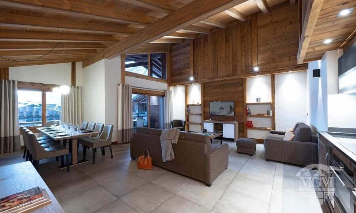 Chamonix City Centre Apartment | Wifi, 50m from shops, fitness, swimming pool, sauna, hammam, balcony, ski locker, 40m², Chamonix