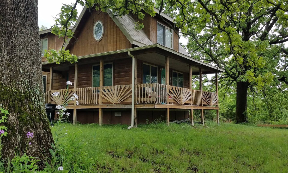 Tecumseh Ski Chalet | WIFI! Big Oak Cabin, ozarks, hot tub, rivers!