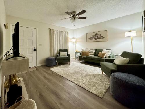 Safety Harbor Apartment | WiFi - Pet Friendly - Laundry - Short - Long Term
