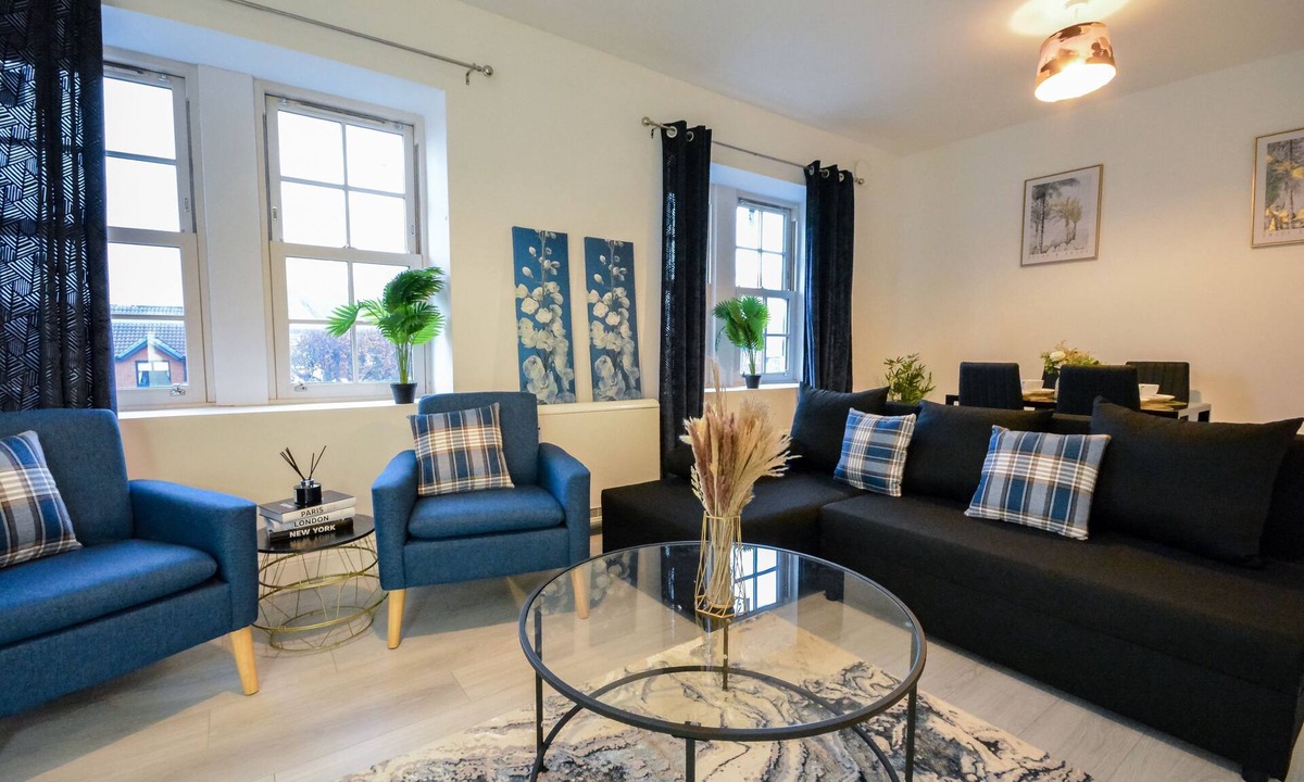 Wigan Apartment | Wigan - Apartment - Sleeps 4 - Parking