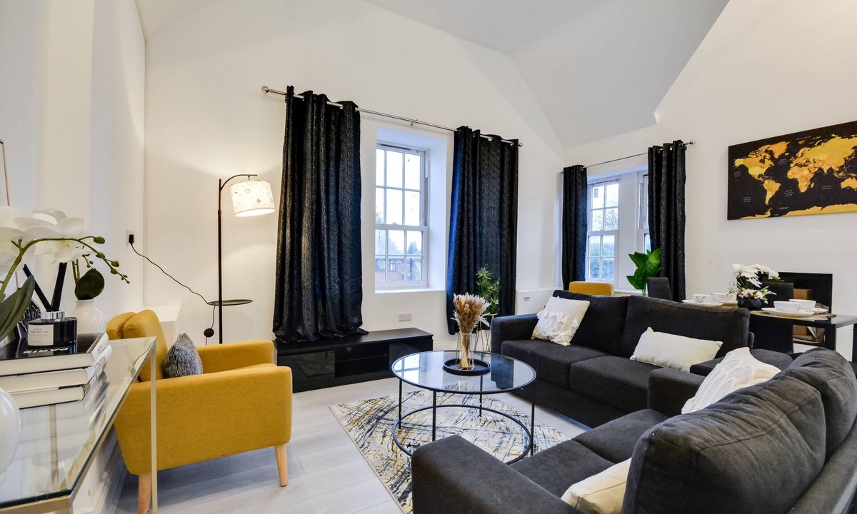 Wigan Apartment | Wigan - Apartment - Sleeps 6 - Parking