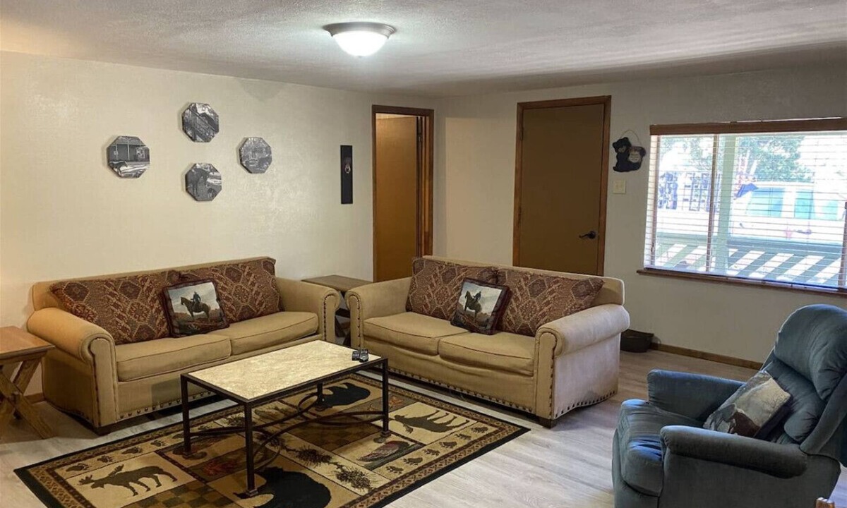 Alto Cabin | Wild Horses Lodge at La Junta Guest Ranch