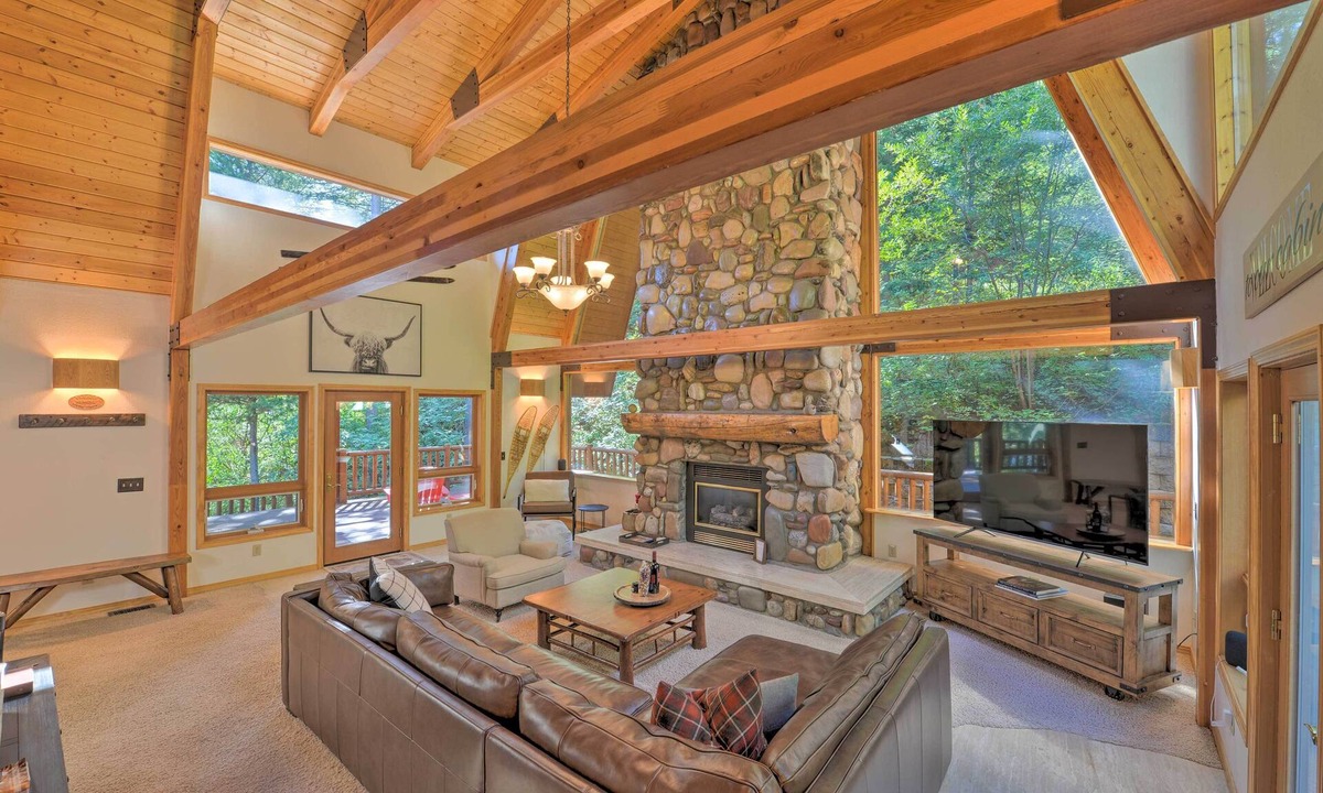 Alpine Cabin | 'Wild Huckleberry Cabin' in Alpine: Fire Pit, Deck