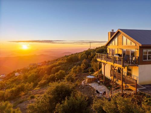 Julian House | Wild Moon Ranch, Pickleball, Cedar Hot Tub