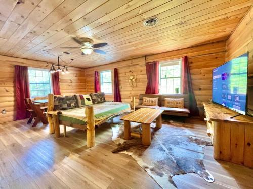 Sevierville House | Wild Reindeer 5min From Parkway HOTTUB FIREpit