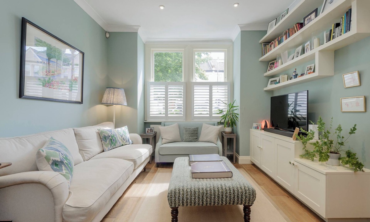 Earlsfield House | Wild Roses, by Veeve