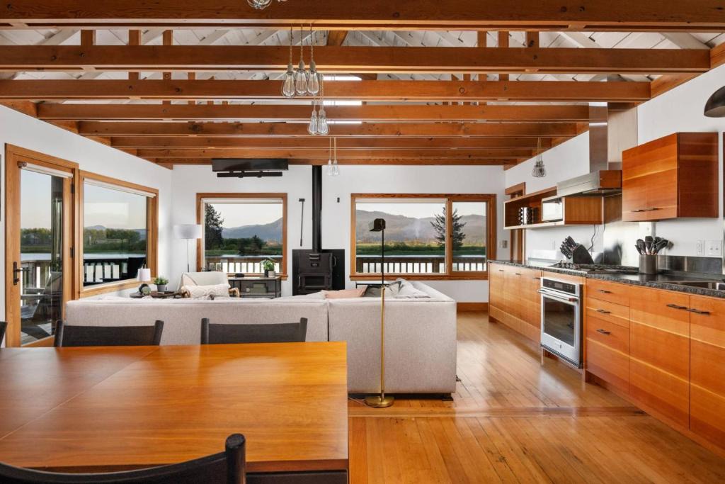 Nehalem House | Wild Run River House