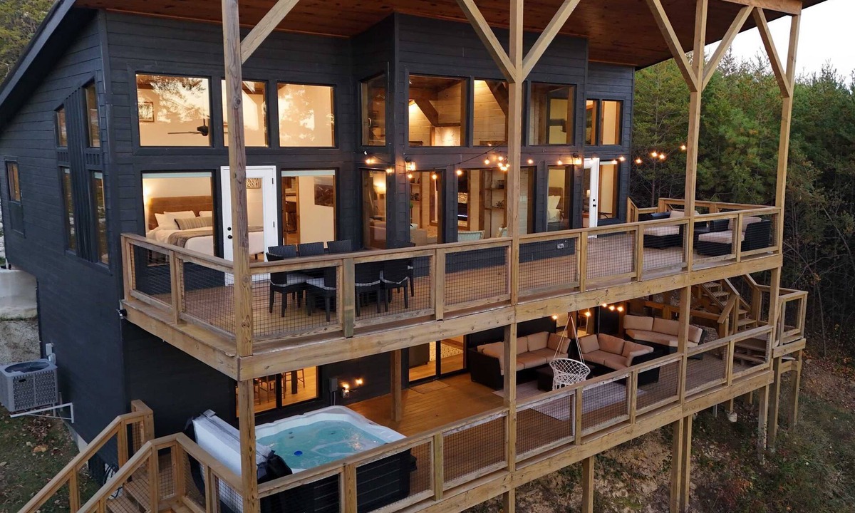 Rogers Cabin | Wild Turkey Overlook Two Decks, Views, Hot Tub!