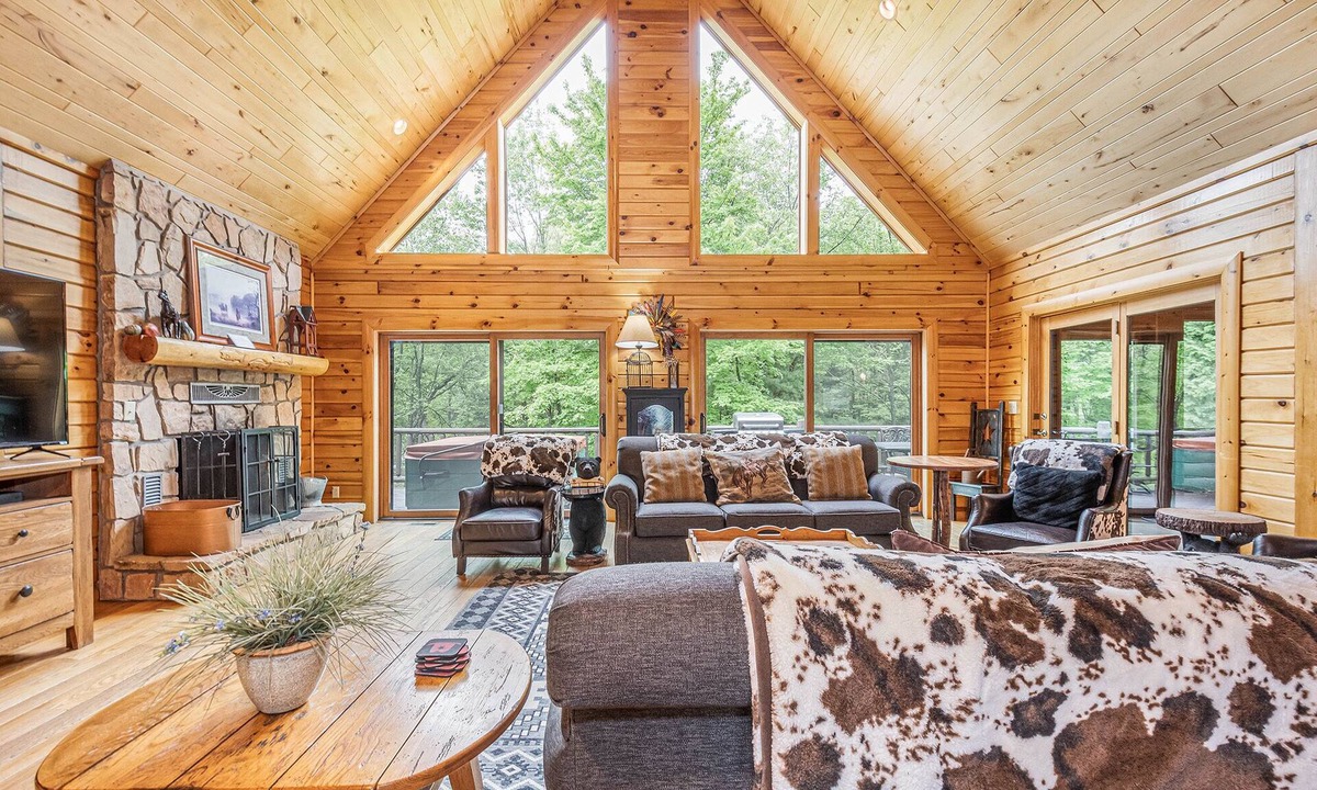 North Glade Hills House | Wild Wild West | Dock Slip, Hot Tub, Firepit + More!