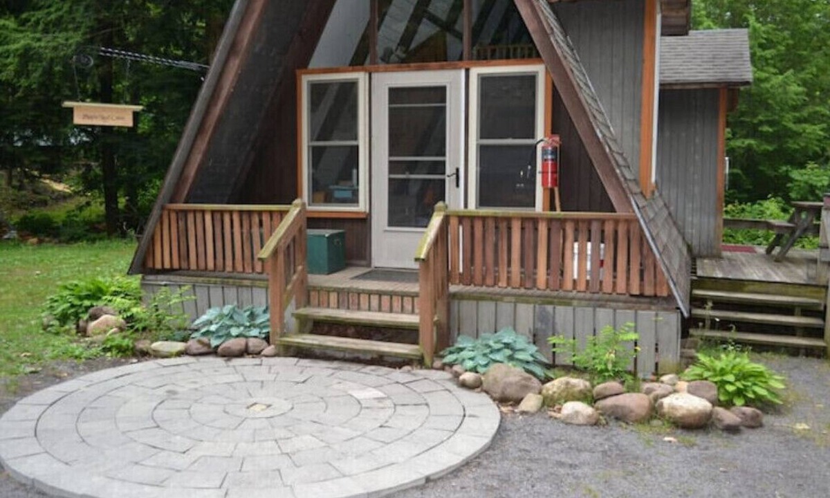 Richland Cabin | Wilderness Maple Leaf Cabin on Private Laken