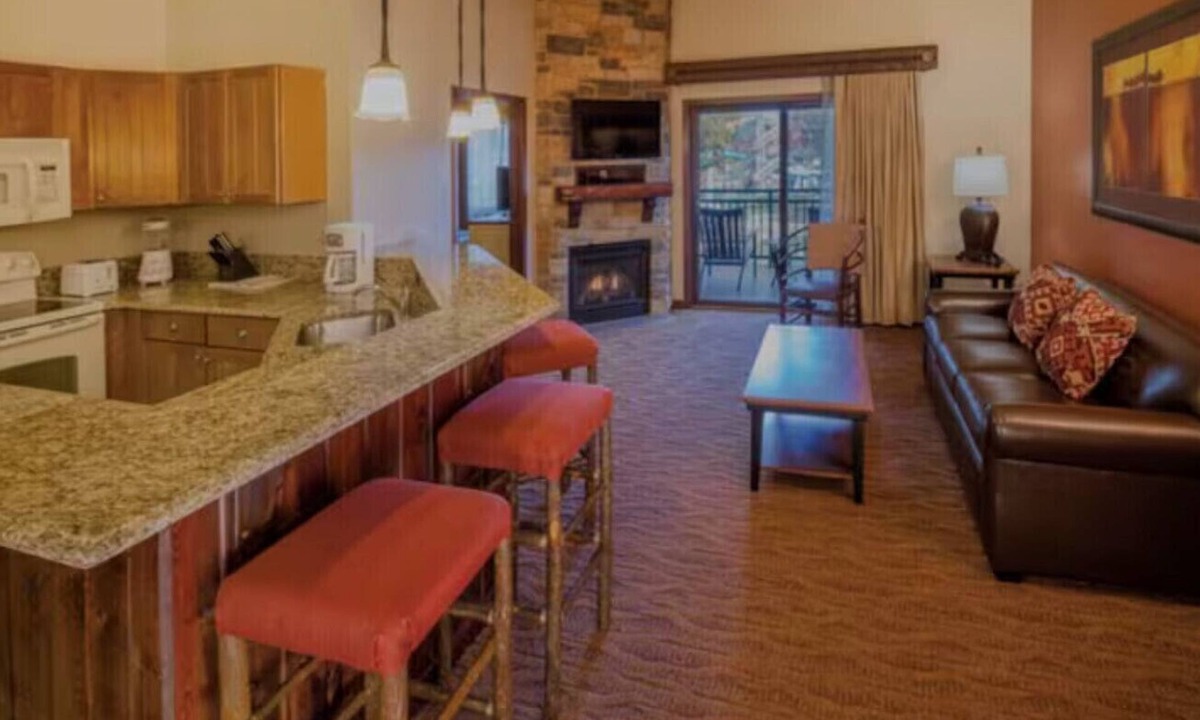 Lake Delton Apartment | Wilderness Resort - Deluxe Three-Bedroom Sleeps 10 with 10 wristbands