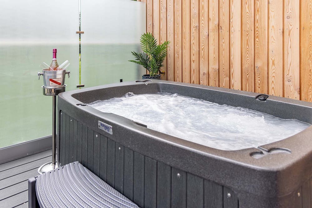 Frampton Ski Chalet | Wildflower Lakeside Lodge