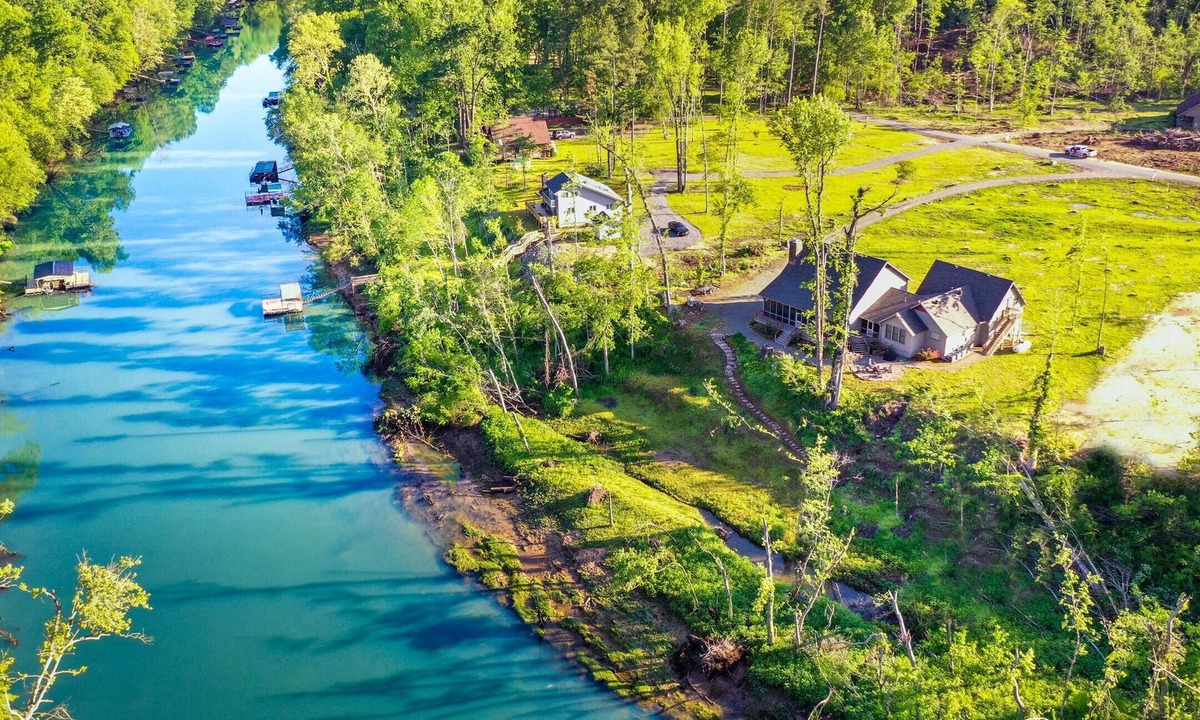 Heber Springs House | Wildflower Retreat ~ on the Little Red
